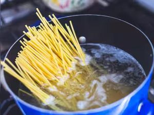 6 Kesalahan Masak Pasta, Jangan Lagi Tambahkan Minyak ke Air Rebusan