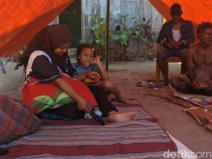 Pengungsi Gempa di Riung Ngada Masih Bertahan Dalam Tenda Terpal