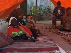 Pengungsi Gempa di Riung Ngada Masih Bertahan Dalam Tenda Terpal