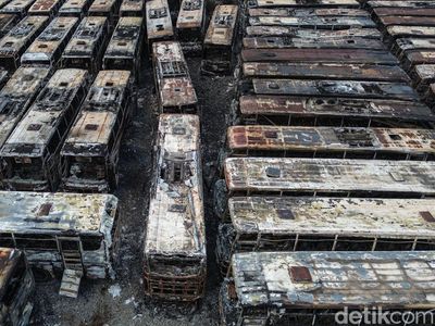 Potret 50 Bus Tak Laik Jalan Ludes Terbakar di Bekasi