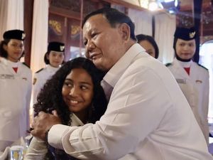 Momen Prabowo Ramah Tamah Bareng Paskibraka dan Komandan Upacara HUT Ke-81 RI