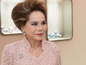 Ratna Sari Dewi Sukarno Curi Perhatian di Event Opening Butik Perhiasan