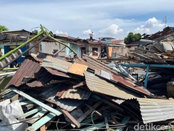 Cerita Pasutri Lansia di Medan Tertimpa Kayu saat Puting Beliung, Rumah Ambruk