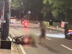 Kesaksian Warga Detik-detik Pria Bugil Pukuli Pemotor di Jaksel