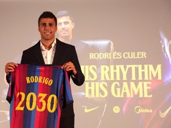 Rodri Gabung Barcelona, Hansi Flick: Fantastis!