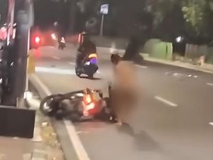 Viral Pria Bugil Ngamuk hingga Pukuli Pemotor di Lenteng Agung