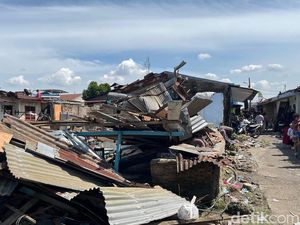 120 Rumah Rusak di Medan Johor Akibat Puting Beliung