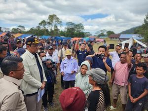 Purbaya Bawa Bantuan 1 Truk buat Korban Gempa NTT, Ada Selimut-Mi Instan