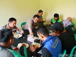 Saat Warung Gratis Jadi Penyangga Dompet Driver Ojol di Karawang