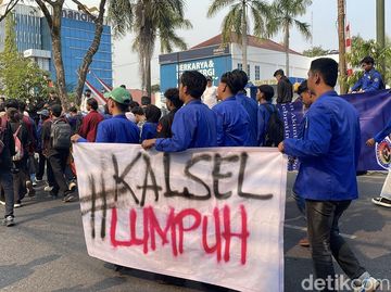 Ratusan Mahasiswa Unjuk Rasa Masalah BBM hingga Karhutla: Kalsel Lumpuh!