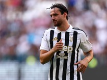 Apes! Bek Juventus Cedera Gara-gara Kena Tekel Fans Sendiri