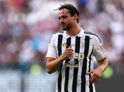 Apes! Bek Juventus Cedera Gara-gara Kena Tekel Fans Sendiri