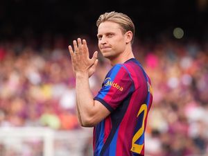 Saat Frenkie de Jong Jadi Sasaran Cemoohan Fans Barcelona