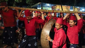 Gamelan Pusaka Keraton Diarak Sambut Tradisi Sekaten