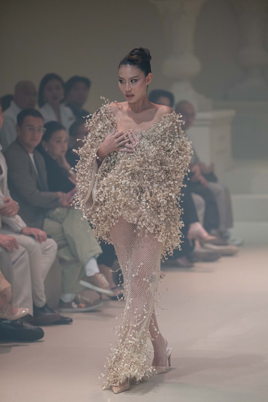 Koleksi Yogie Pratama di Langham Fashion Soiree 2026