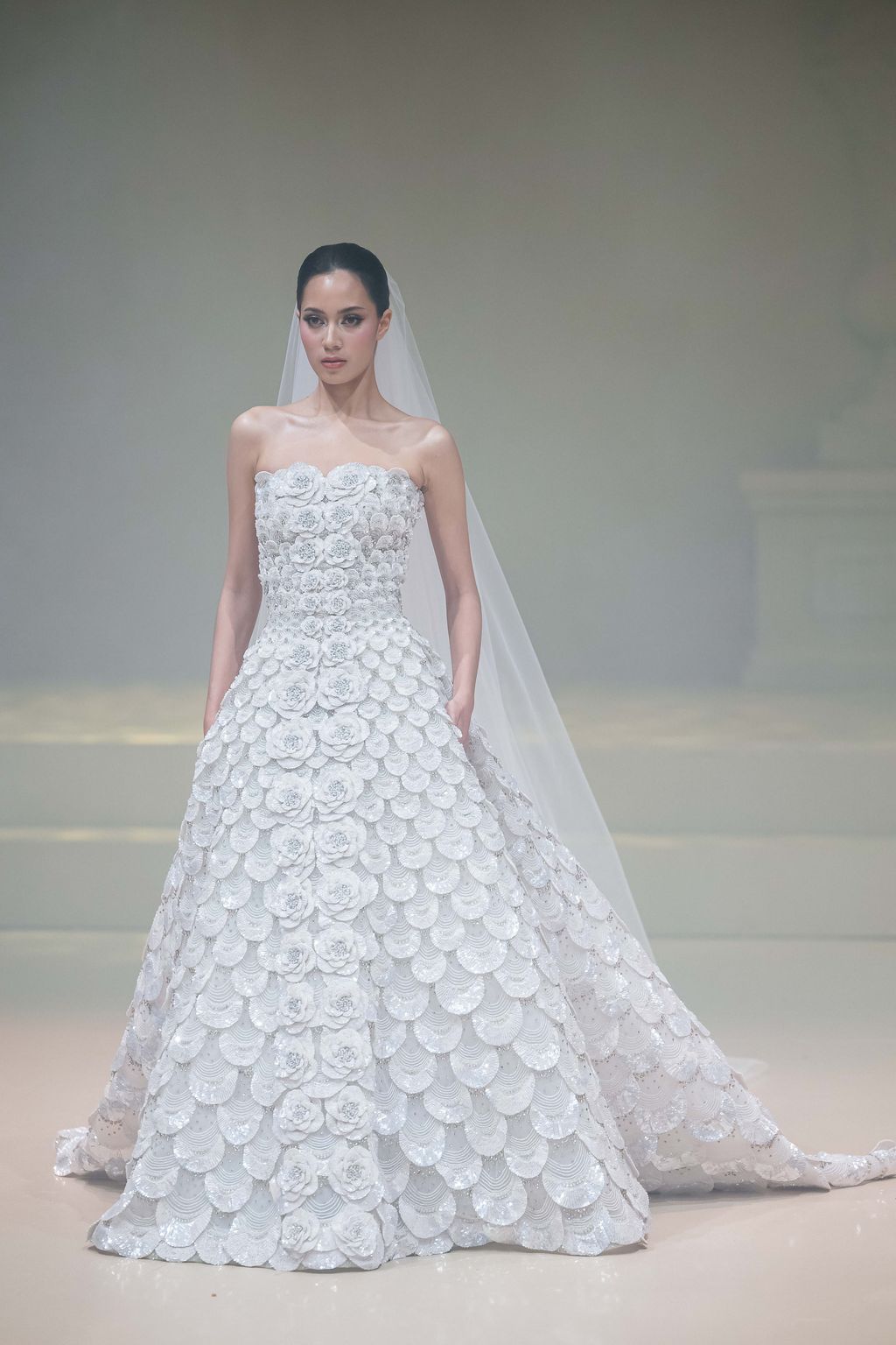 Koleksi Yogie Pratama di Langham Fashion Soiree 2026