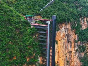 Lift Tebing 288 Meter di China Pangkas Perjalanan 6 Jam Jadi 30 Menit