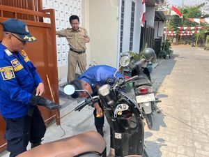 Dua Ular Menyelinap dalam Motor Warga Lamongan Dievakuasi Damkar