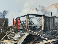2 Rumah di Muratara Terbakar, Mobil dan Motor Ikut Ludes
