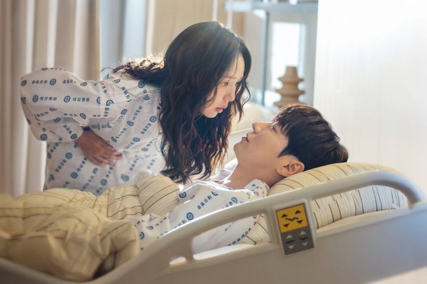 Potret Chae Soo Bin dalam drama 'Take Charge of My Heart' yang akan segera tayang akhir tahun 2026 di Netflix.