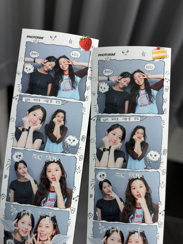 Potret Seolhyun dan Shin Eun Soo dalam photo stripe yang diambil bersama saat berjalan-jalan bersama terakhir kali.