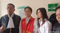 Saksi Kunci Mangkir, Sidang Richard Lee Ditunda