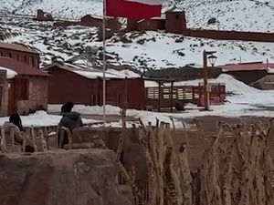 Video: Salju Turun di Gurun Atacama, Wilayah Terkering Bumi