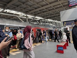 Cerita Anker Pasrah Telat Ngantor Usai Insiden Warga Tertemper KRL di Tebet