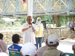 Ke Koto Rawang, Andre Rosiade Pastikan 3 Jembatan Gantung di Pessel Rampung