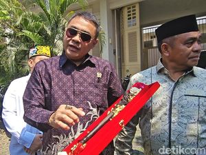 Anggota DPD RI Hadiahi Jokowi Tongkat Ganesha, Ini Maknanya