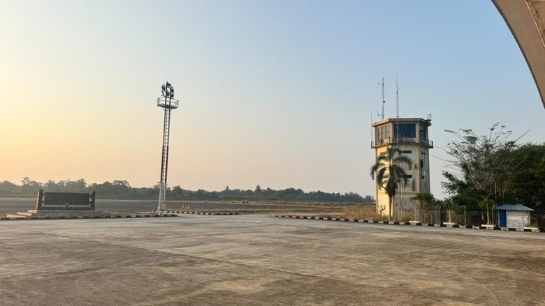 Kabut Asap Karhutla Bikin Penerbangan di Kubar Delay hingga 1,5 Jam