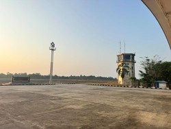 Kabut Asap Karhutla Bikin Penerbangan di Kubar Delay hingga 1,5 Jam