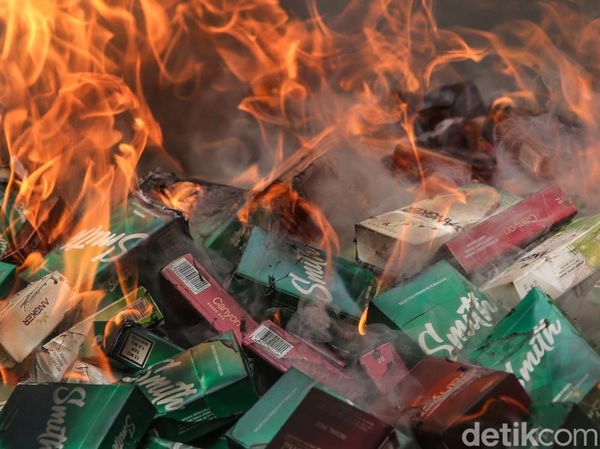 Bea Cukai Musnahkan 41 Juta Batang Rokok dan Miras Ilegal