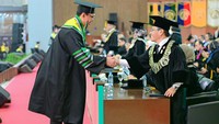Dirut BULOG Raih Gelar Doktor di Bidang Pembangunan Berkelanjutan dari UI