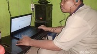 Kisah Tunanetra Sukabumi Menembus Batas: Mengudara Lewat Radio