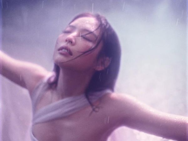 Potret Jennie Sang Malaikat yang Jatuh dari Langit