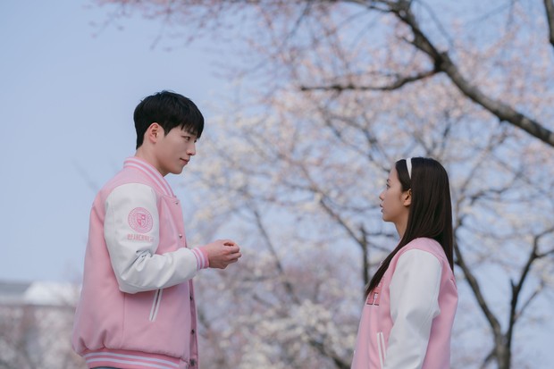 Jisoo BLACKPINK dan Seo Kang Joon di Boyfriend on Demand/ Foto: Netflix Jisoo BLACKPINK dan Seo Kang Joon di Boyfriend on Demand/ Foto: Netflix