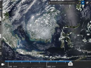 Penampakan Kalimantan dari Antariksa, Diselimuti Putih Saat Karhutla