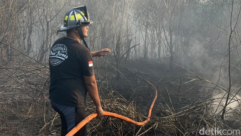 Relawan Karhutla Banjarbaru Dilarikan ke RS, Alami Luka Bakar