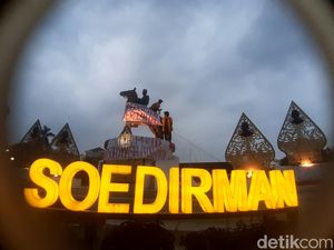 Rektor-Warek Terjaring OTT KPK, Mahasiswa Unsoed Gelar Aksi di Patung Kuda
