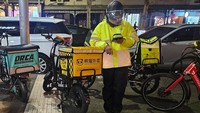 Pekerja Asal Indonesia Sambut Kenaikan Upah Kurir Makanan di Australia