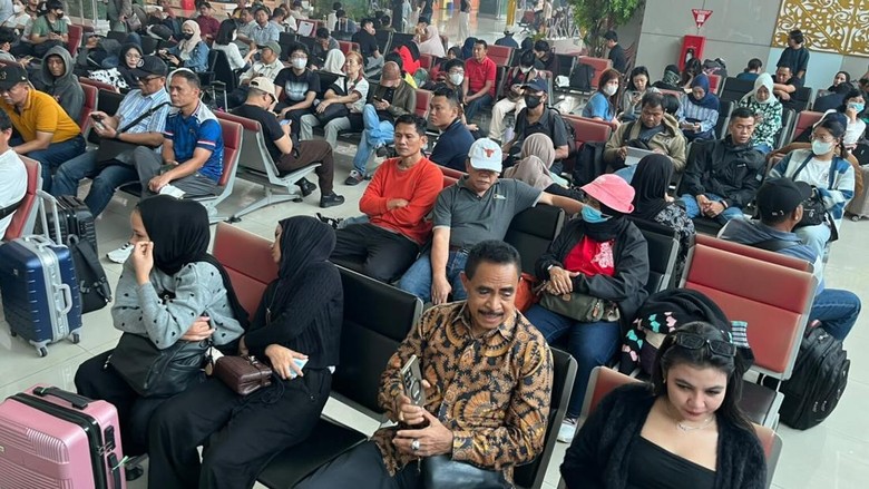 21 Penerbangan Pagi dari Pontianak Delay, Penumpang Padati Bandara Supadio
