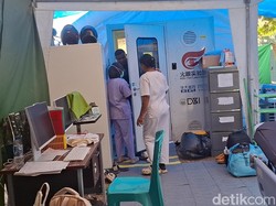 Dramatis Operasi Caesar di Tengah Gempa Susulan, Pasien RSUD Aeramo Pakai Helm