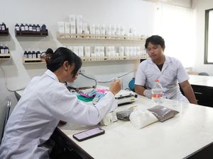Mahasiswa Unud Bikin Produk Kompres Hangat yang Bisa Dipakai Ulang