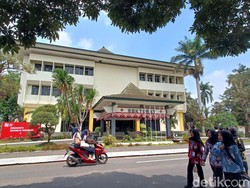 Ruangan Rektor dan Warek Unsoed Purwokerto Disegel KPK