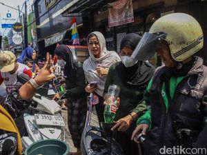 Rezeki Jumat Berkah, Warga Tanjung Priok Dapat Bensin Gratis