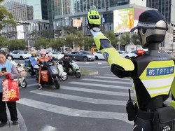 China Kerahkan Robocop ke Jalan, Bisa Tegur Pengendara Bandel
