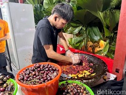 Antre 1 Jam Demi Rujak Bang Shultan, Pakai Buah Langka dan Kuah Kecombrang