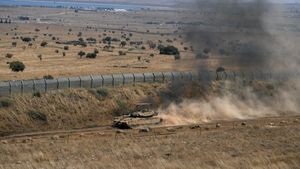 Tank Israel Melintas di Sepanjang Garis Gencatan Senjata