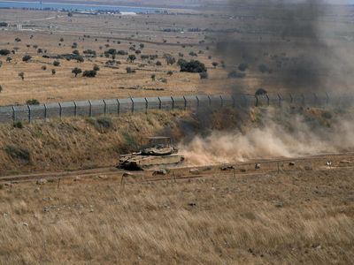 Tank Israel Melintas di Sepanjang Garis Gencatan Senjata